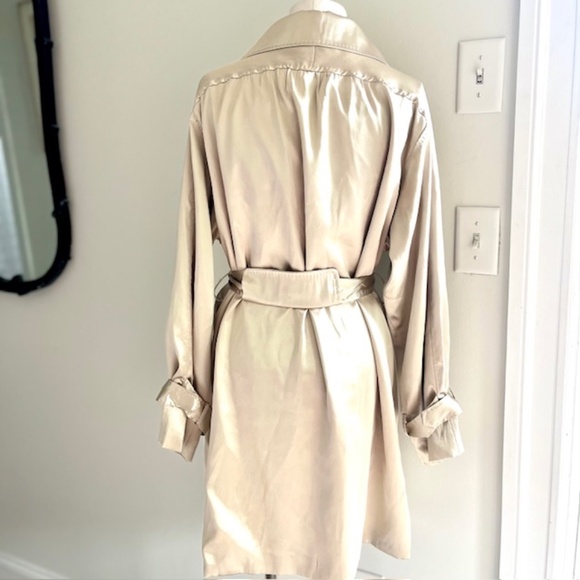 Vertigo Paris Gold Satin Trench Coat size large - Picture 4 of 6